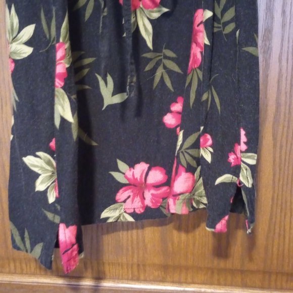 Summer dress with hibiscus design - Picture 6 of 6